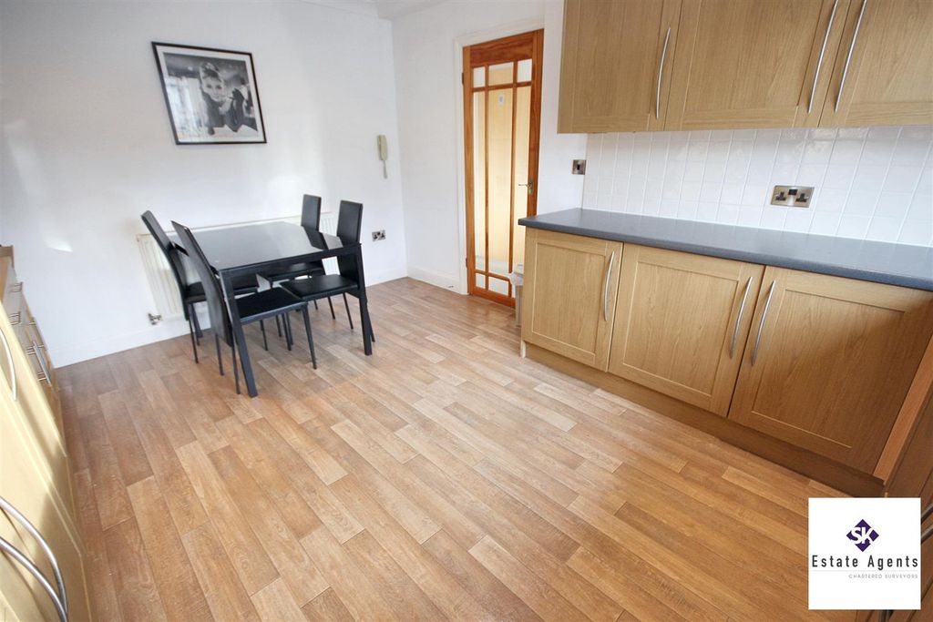 Property photo 3 of 17 Dining Kitchen