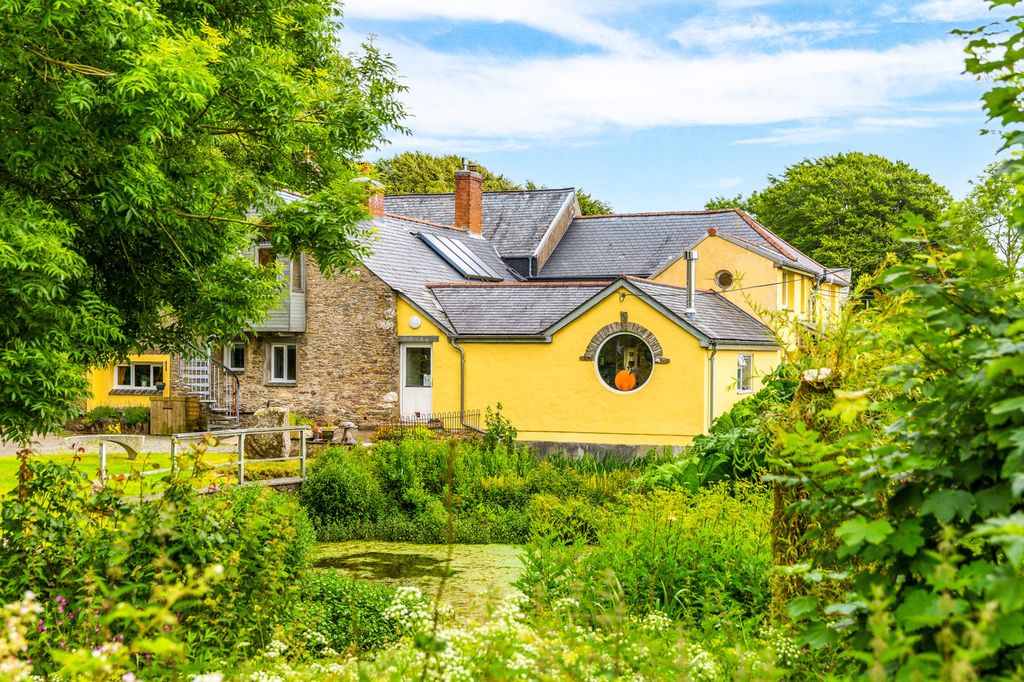 Property photo 1 of 18