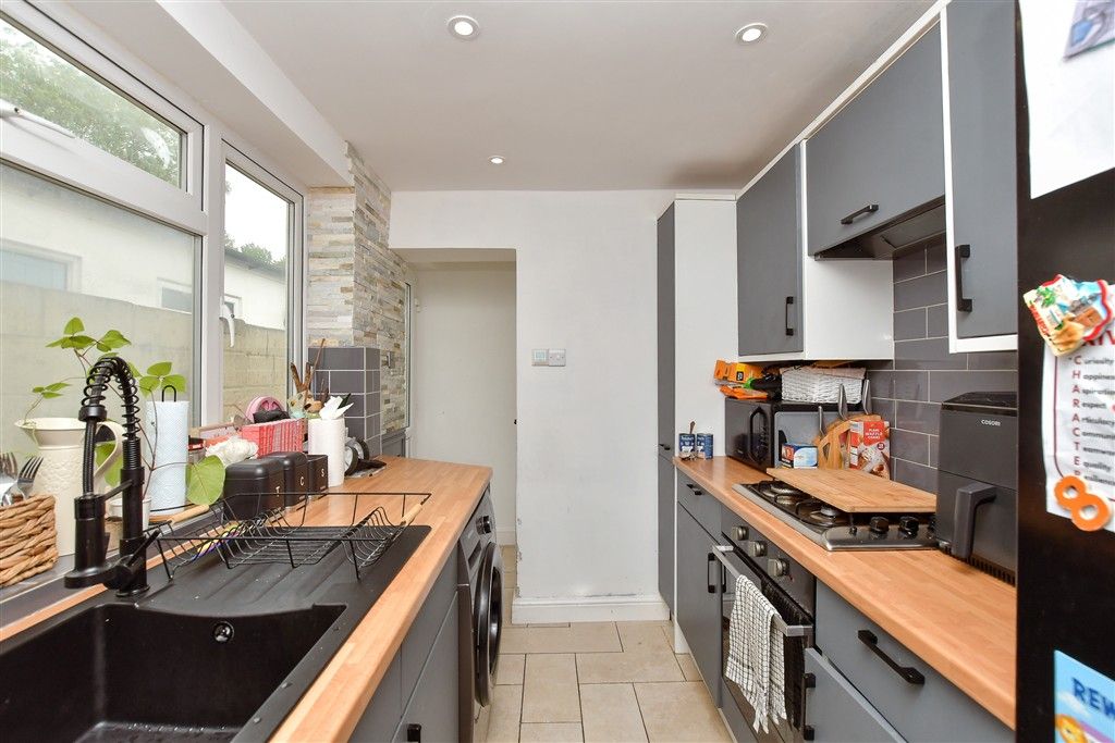 Property photo 3 of 7 Kitchen