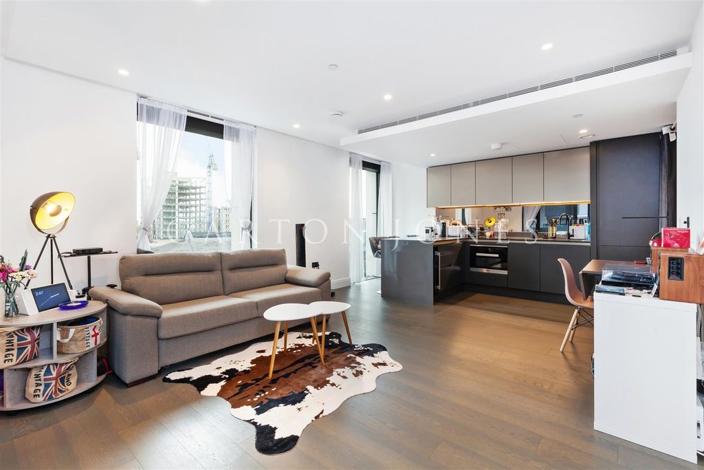 Property photo 2 of 17 Reception