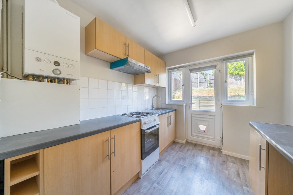 Property photo 3 of 11 1493239-4-6A58Ff9...