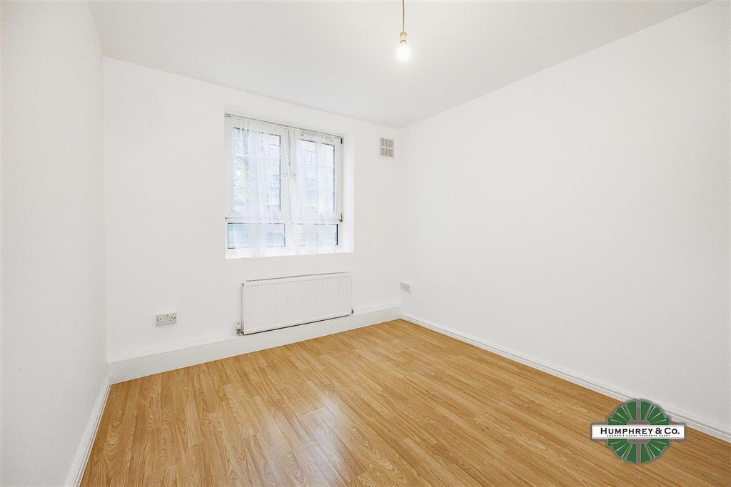 Property photo 3 of 13 2  Hanson House  Pinchin Street -005.Jpg
