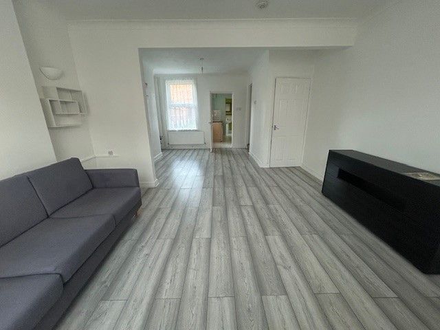 Property photo 3 of 10 Living Room