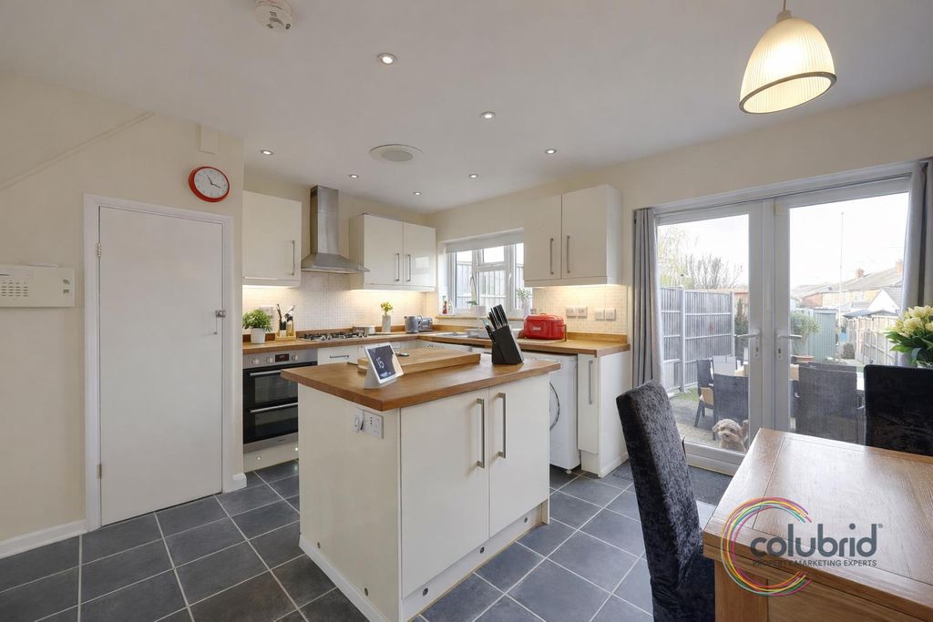 Property photo 3 of 14