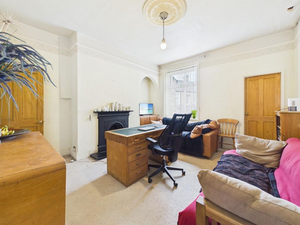 Property photo 3 of 17 Cam04899G0-Pr0333-Still006.Jpg