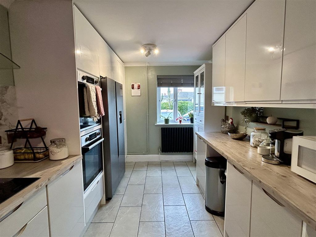 Property photo 3 of 24 Kictchen