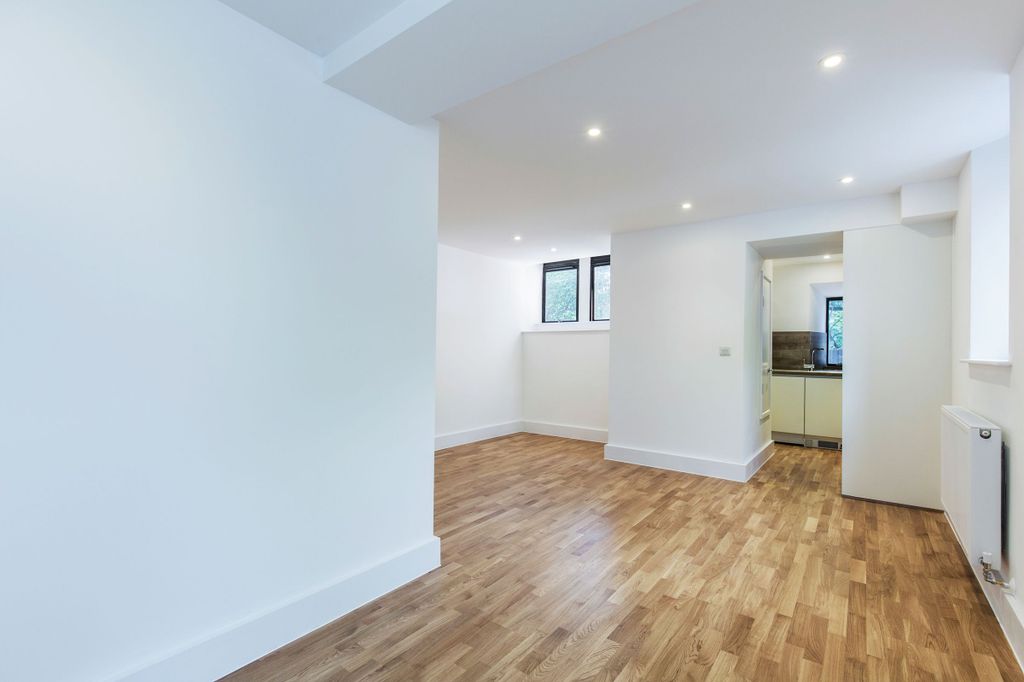 Property photo 1 of 10 Living_Room