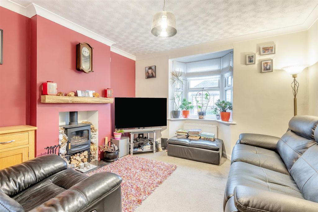 Property photo 2 of 10 8674691-Interior11.Jpg