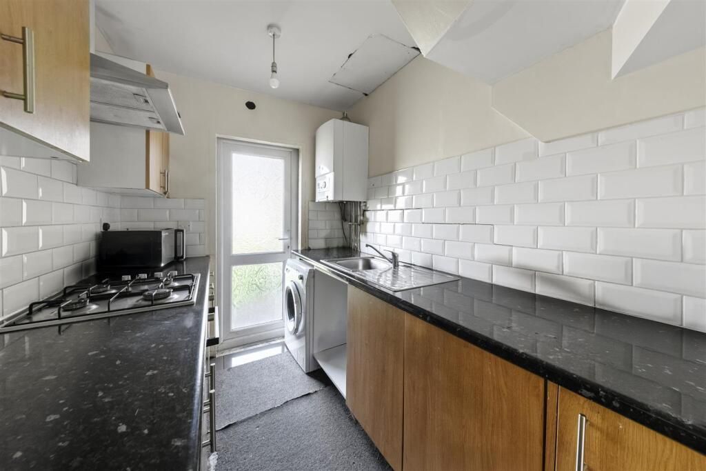 Property photo 2 of 11 261896_33869502_Img_11_0000.Jpeg