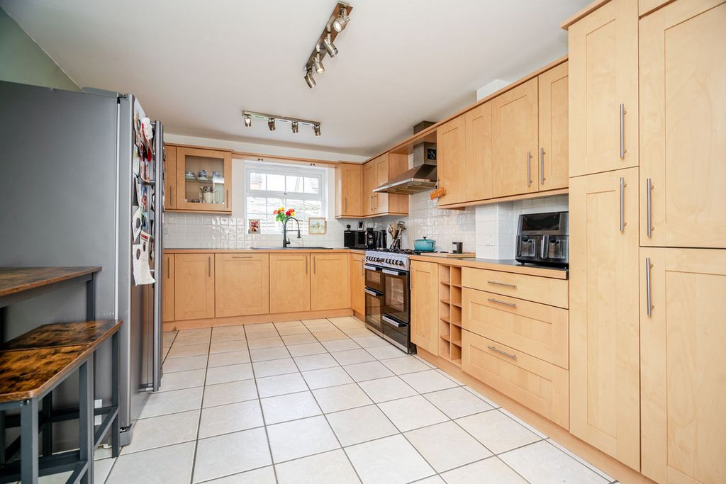 Property photo 3 of 29