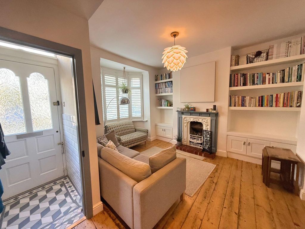 Property photo 2 of 28