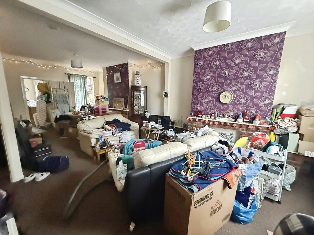 Property photo 2 of 13 Living/Dining Area