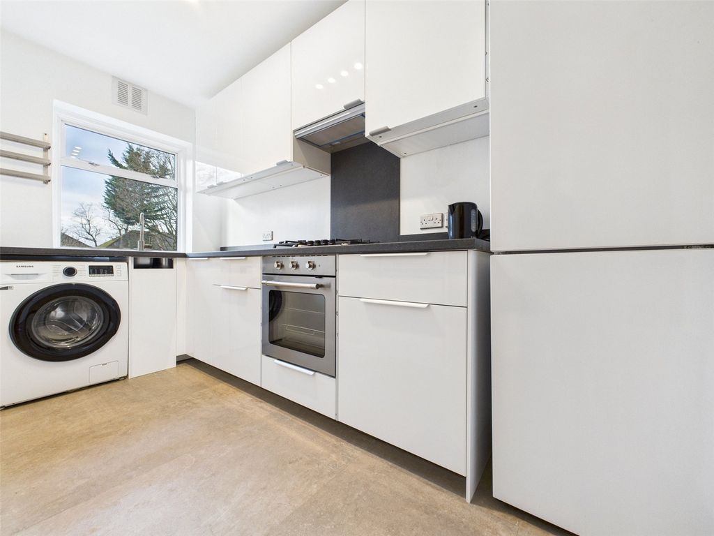 Property photo 2 of 8 Picture No. 14