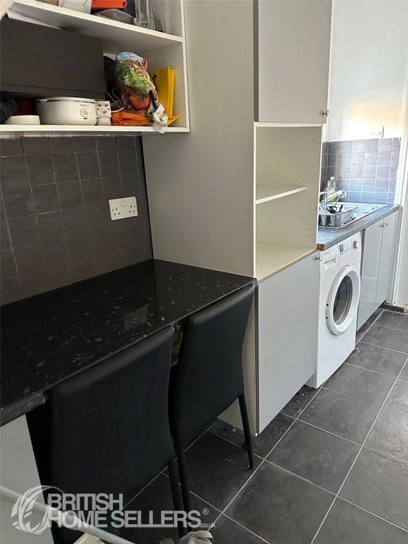 Property photo 2 of 19 Picture No. 14