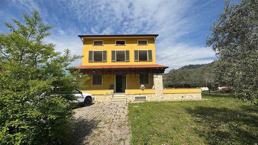 Property photo 2 of 29