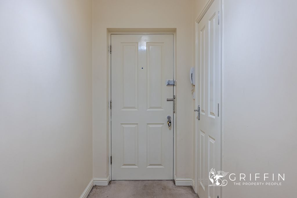 Property photo 2 of 13 Hallway