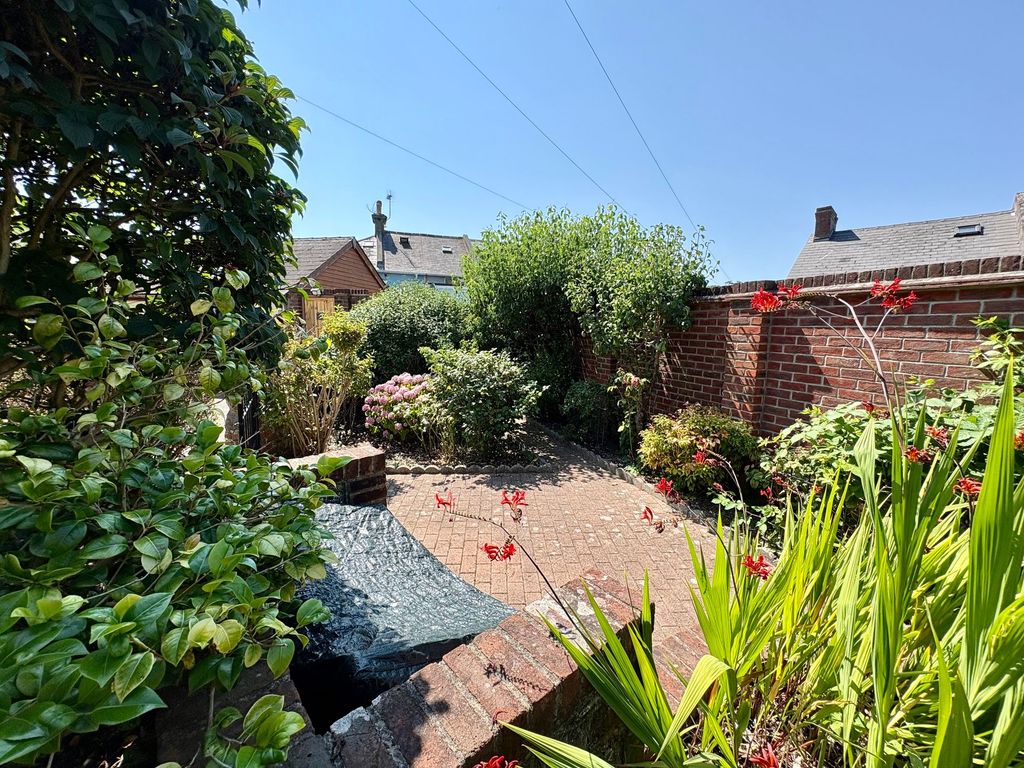 Property photo 2 of 25