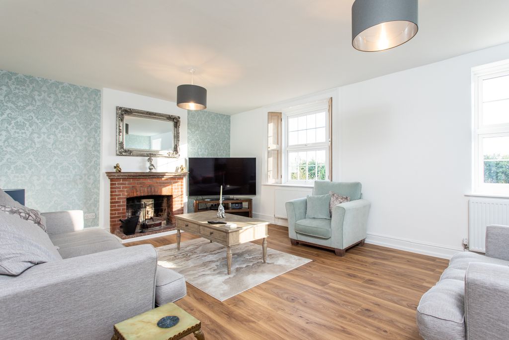 Property photo 3 of 22