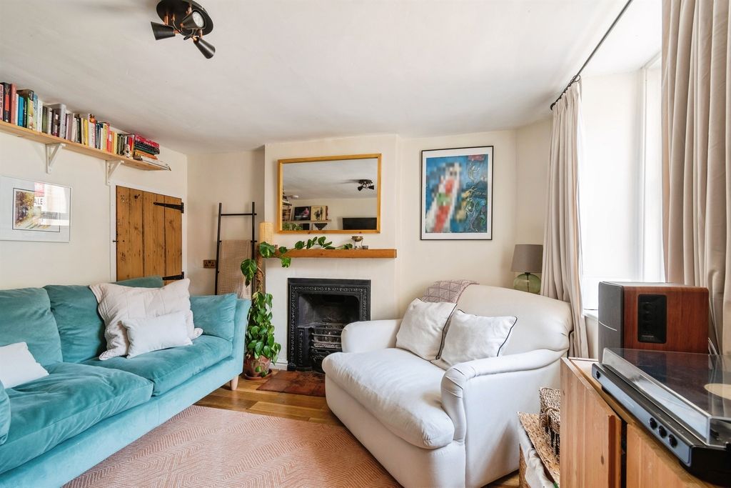 Property photo 2 of 25