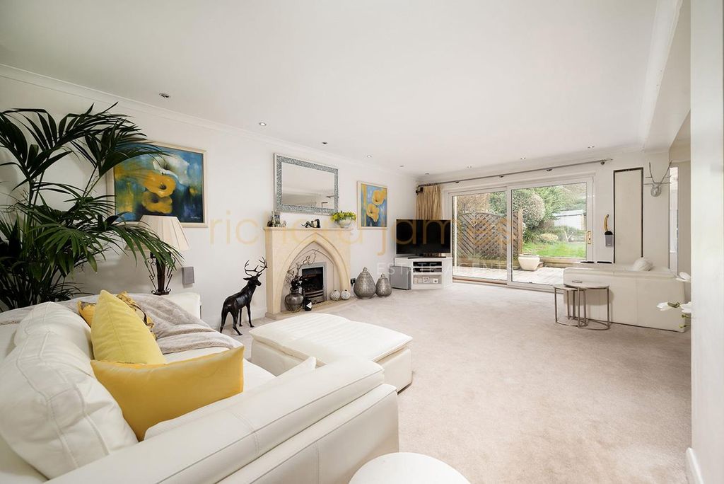 Property photo 2 of 28 W03.Jpg