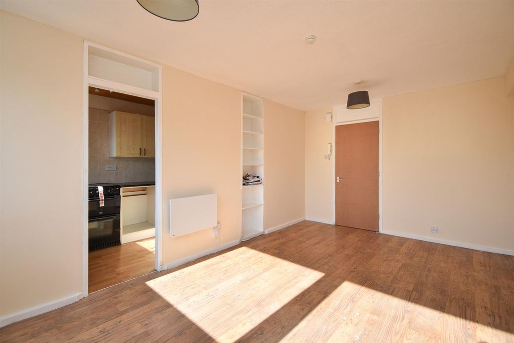 Property photo 3 of 10 Living Room