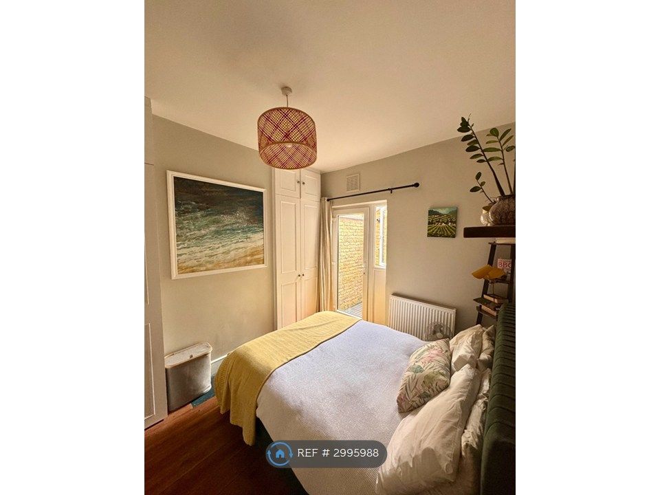Property photo 3 of 11 Bedroom 1
