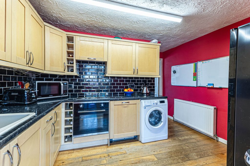 Property photo 3 of 21 Kitchen