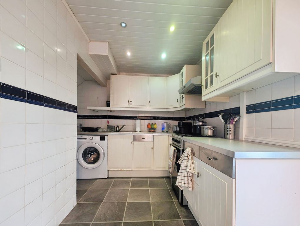 Property photo 3 of 26 Kitchen