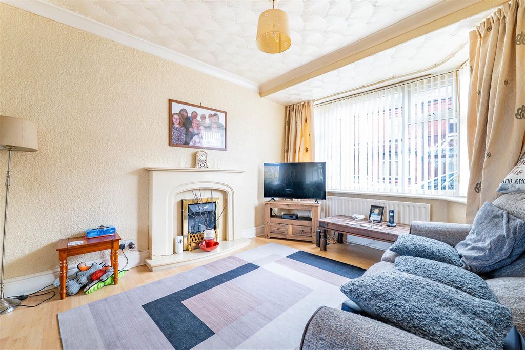 Property photo 2 of 16 Lounge