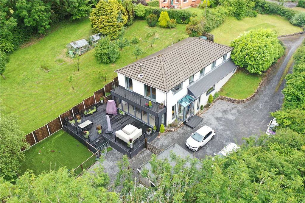 Property photo 2 of 31