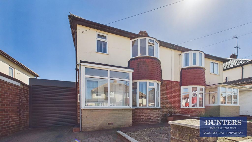 Property photo 1 of 19 External