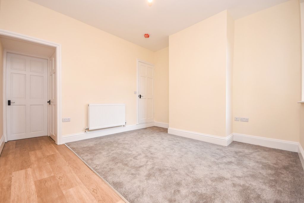 Property photo 3 of 10 Dining Room