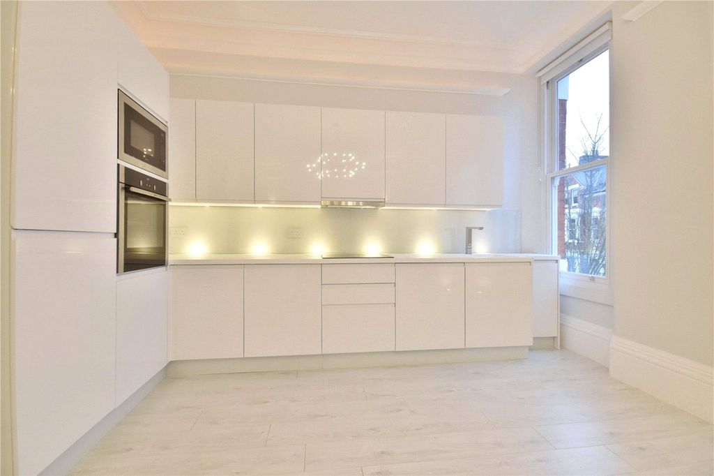 Property photo 2 of 14 Picture No. 03