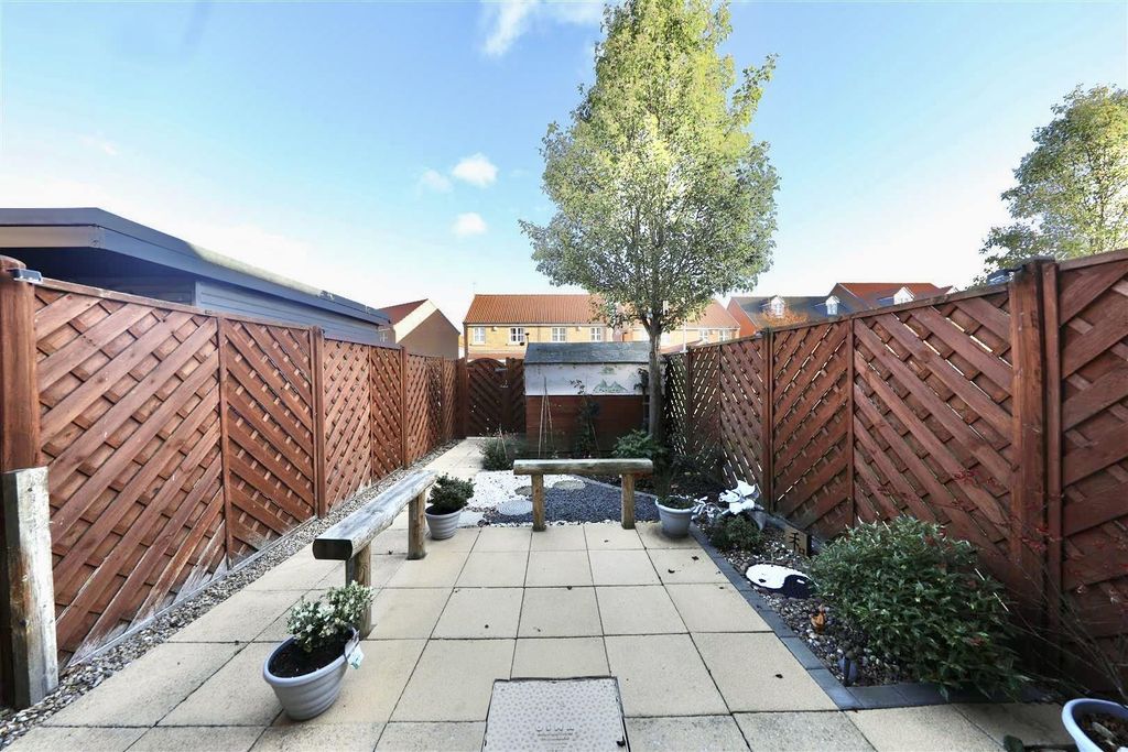 Property photo 3 of 17 Outside