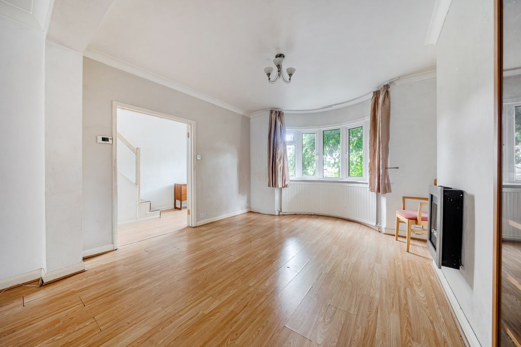 Property photo 3 of 20 1511070-12-6A85Da...