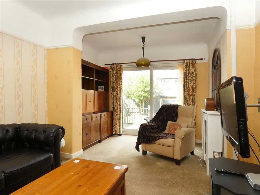 Property photo 2 of 17