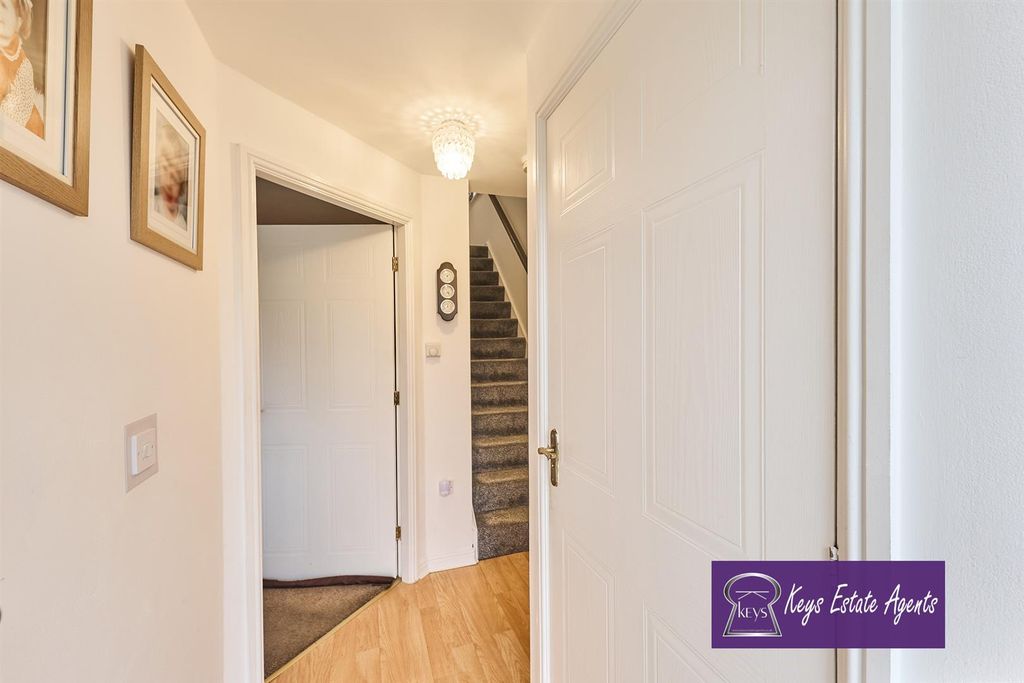 Property photo 3 of 21 Entrance Hall