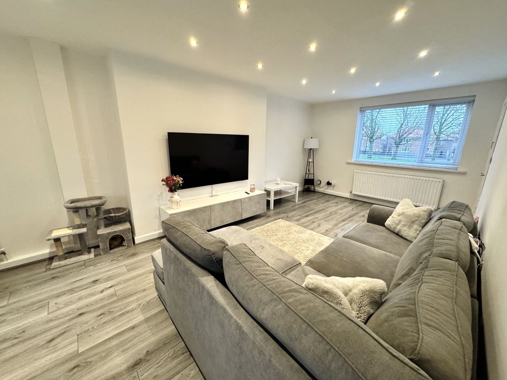 Property photo 3 of 13 Img_2363