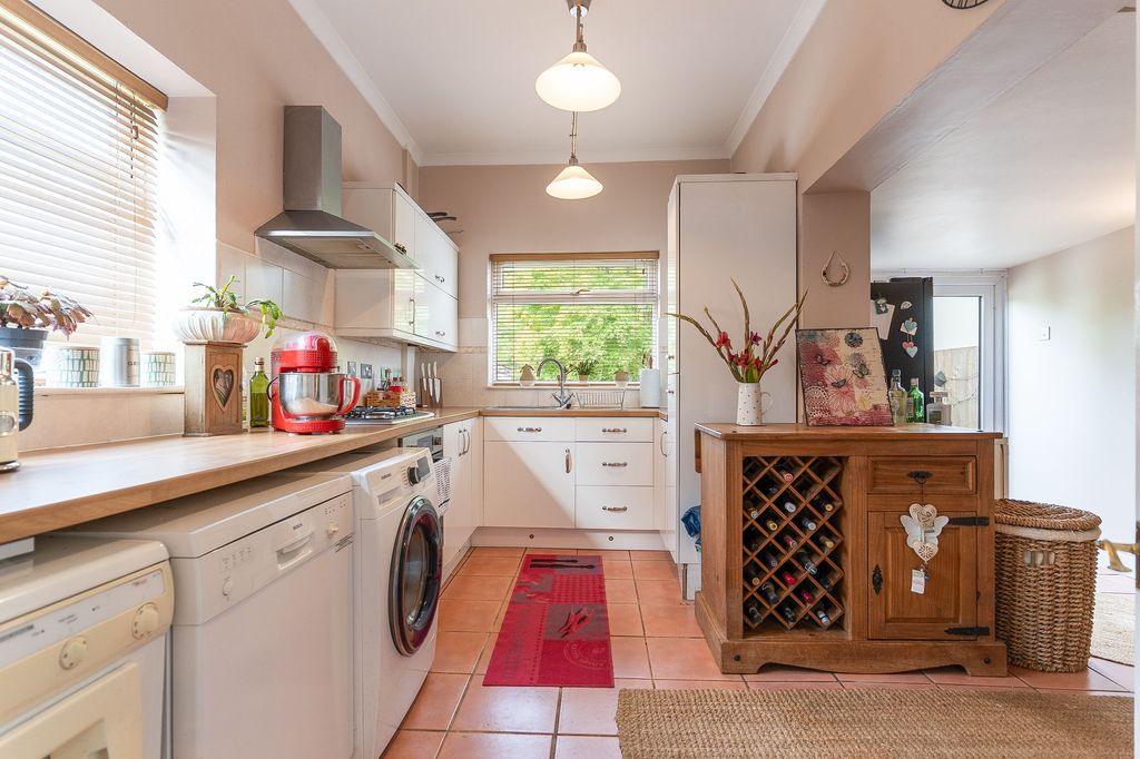 Property photo 3 of 32
