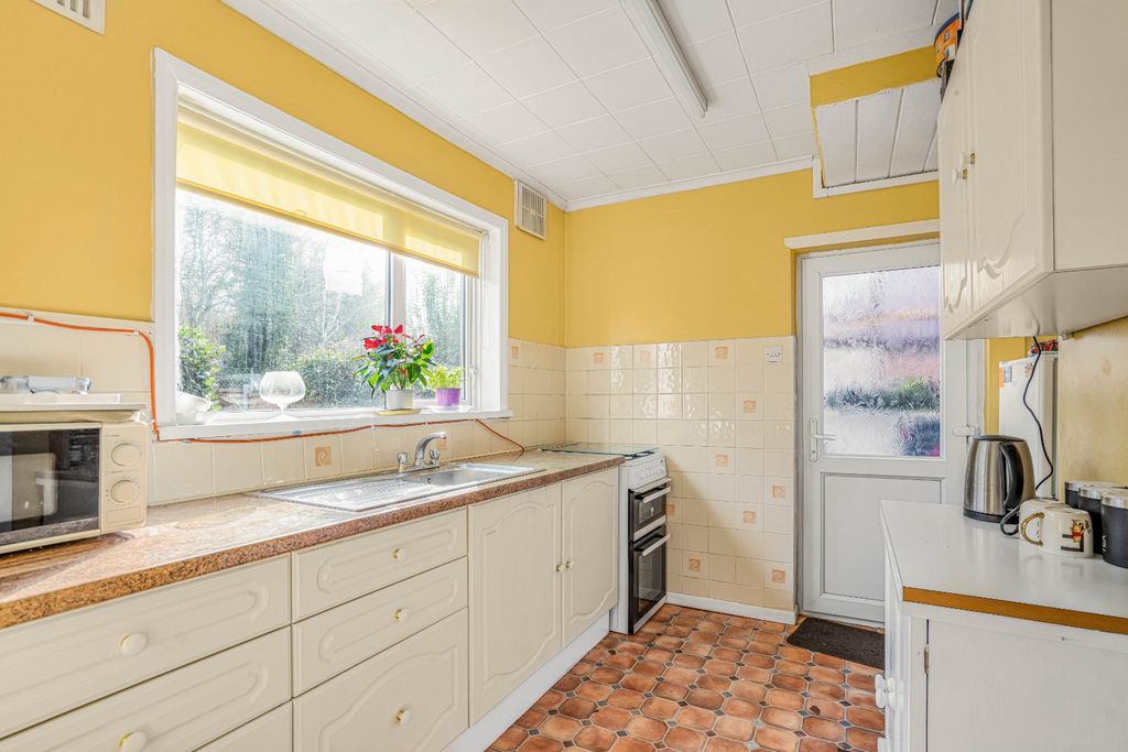 Property photo 2 of 14 Kitchen