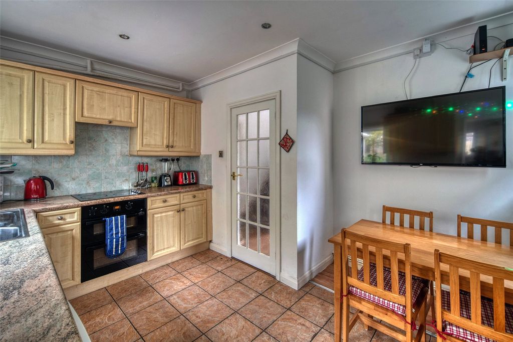 Property photo 2 of 15 Picture No. 21