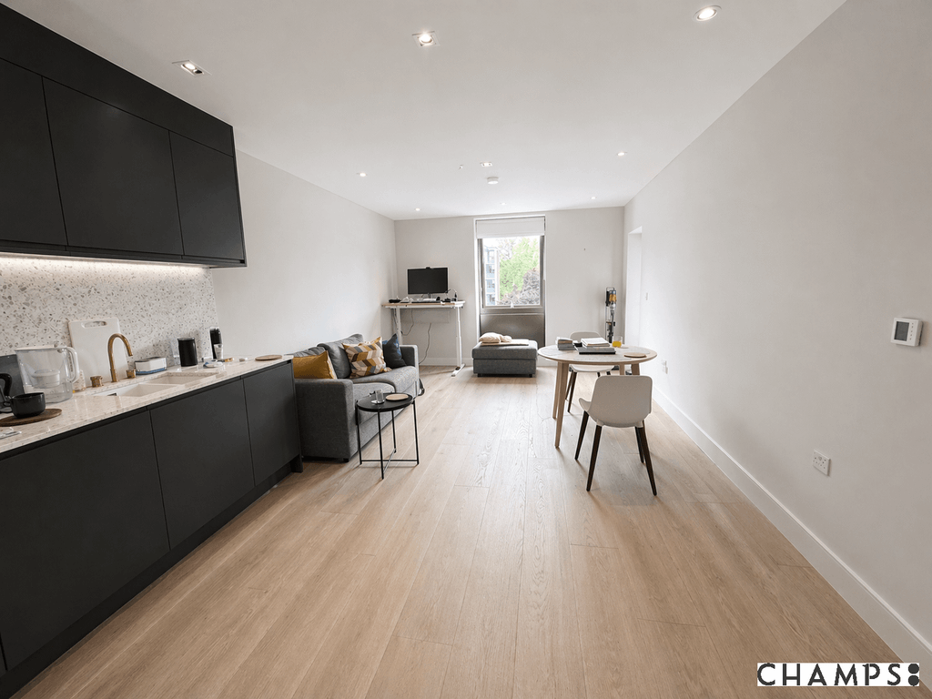 Property photo 3 of 6 Gallery