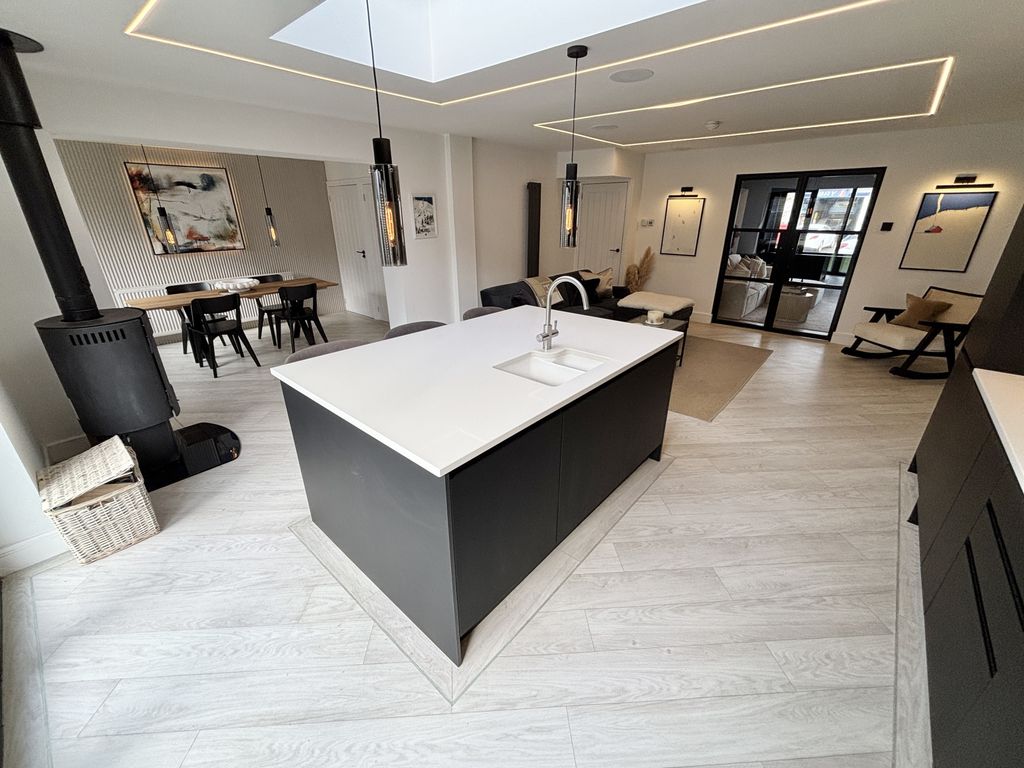 Property photo 2 of 36