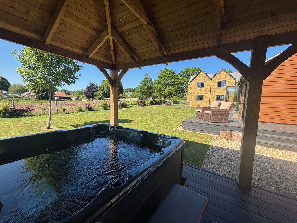 Property photo 2 of 39