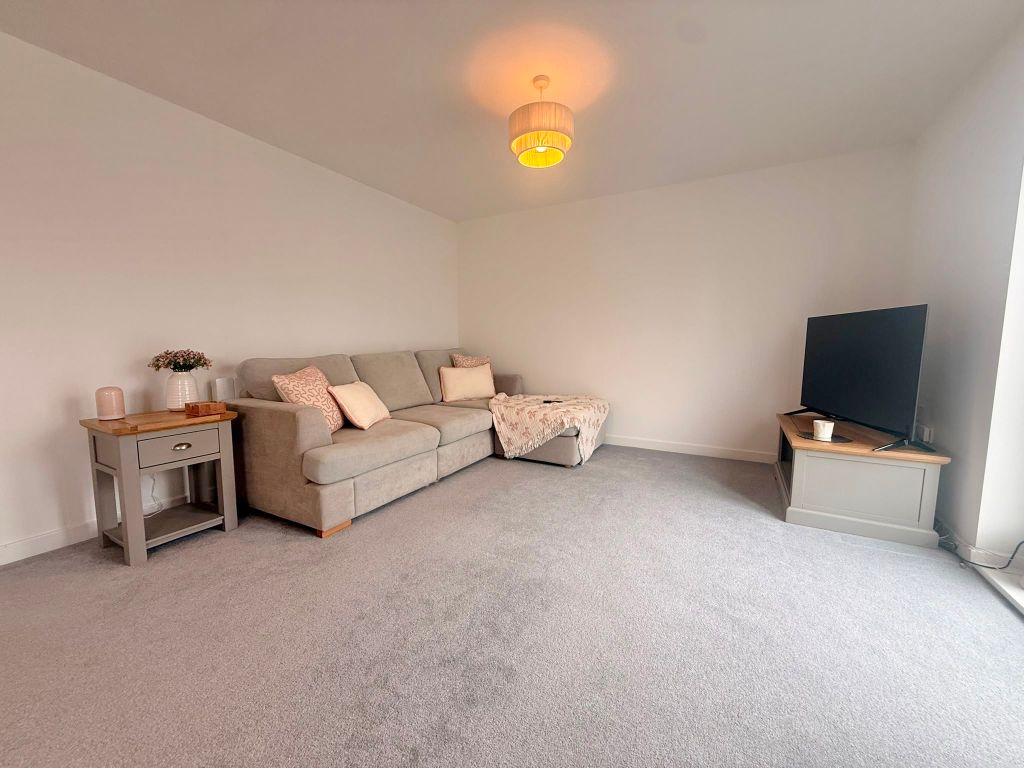 Property photo 1 of 7 Living Room