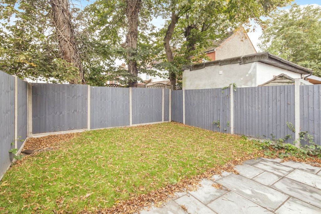 Property photo 3 of 18 Garden