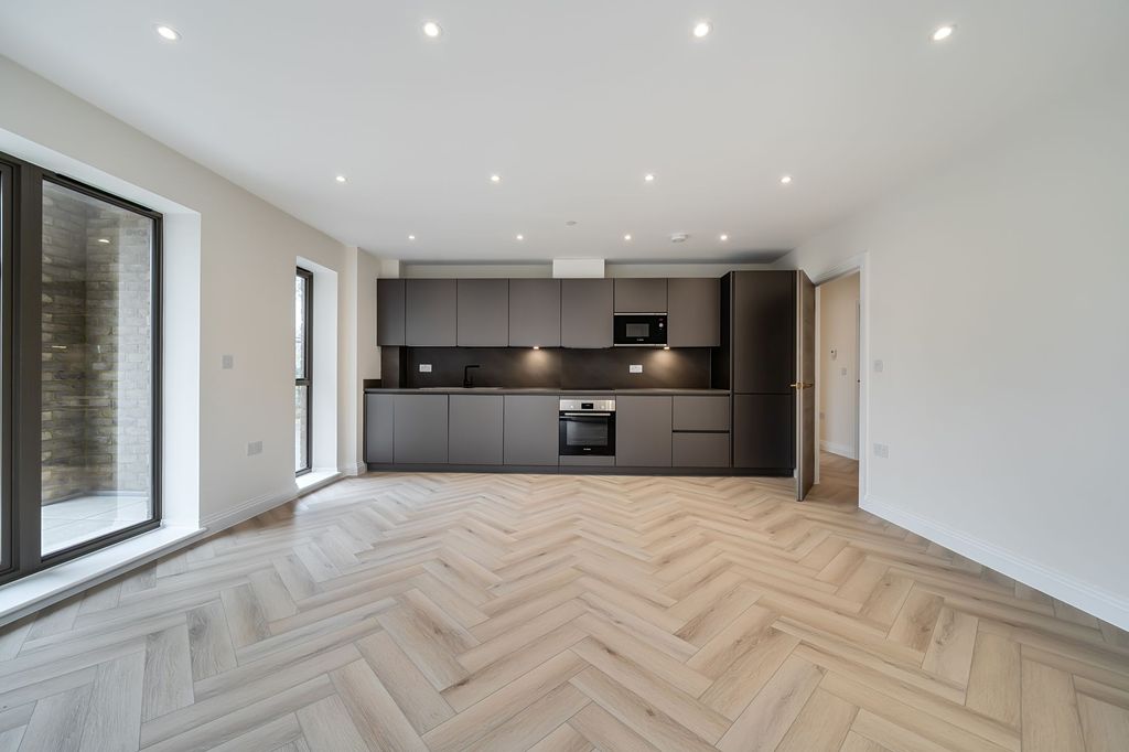 Property photo 3 of 23