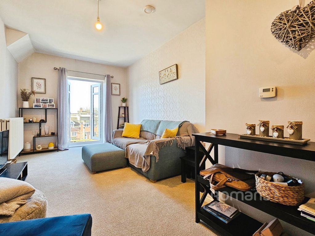 Property photo 2 of 11 Living Room