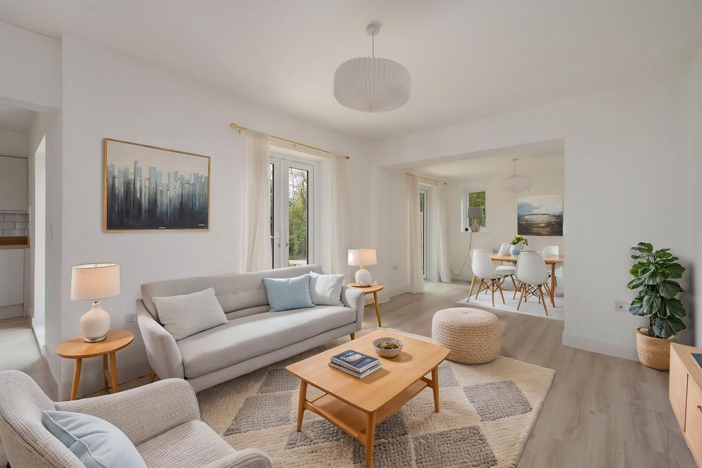 Property photo 3 of 15 Sitting / Dining Room