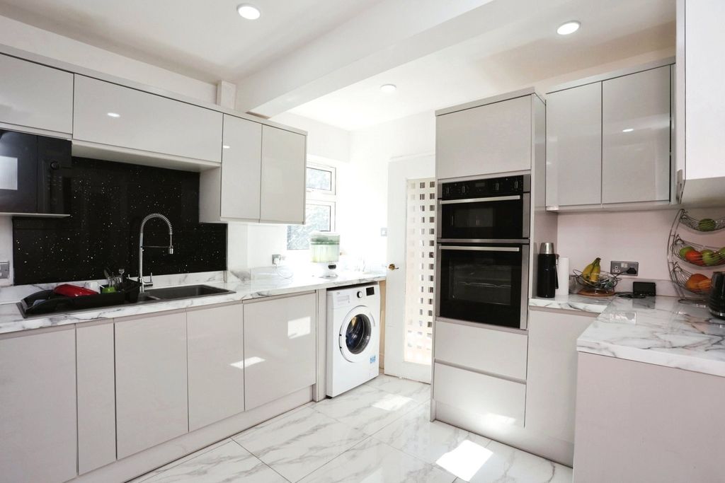 Property photo 2 of 12 Kitchen